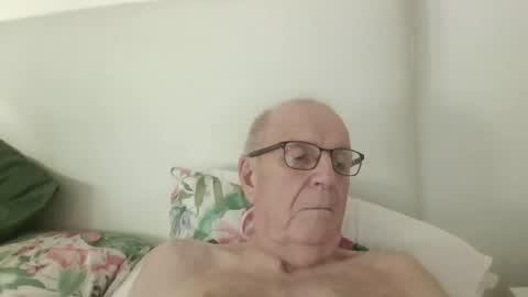 Snapshot of oggi95 chatting on September 24, 2025, 2:31 pm oggi95 online show from September 24, 2025, 2:31 pm