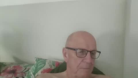 Snapshot of oggi95 chatting on October 8, 2025, 2:25 pm oggi95 online show from October 8, 2025, 2:25 pm