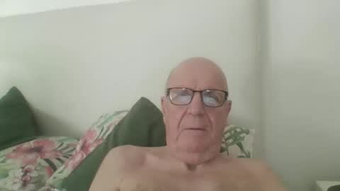 Snapshot of oggi95 chatting on October 9, 2025, 12:14 pm oggi95 online show from October 9, 2025, 12:14 pm