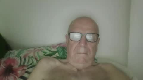 Snapshot of oggi95 chatting on October 13, 2025, 8:03 am oggi95 online show from October 13, 2025, 8:03 am