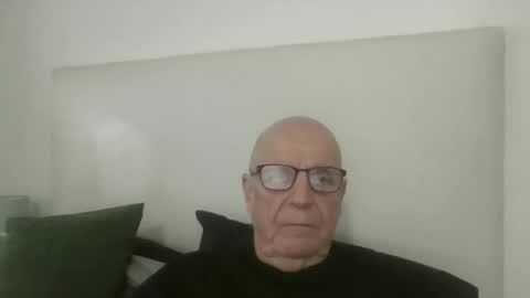 Snapshot of oggi95 chatting on November 17, 2025, 1:17 pm oggi95 online show from November 17, 2025, 1:17 pm