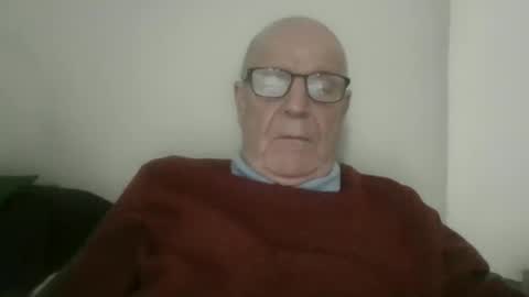 Snapshot of oggi95 chatting on November 27, 2025, 4:20 pm oggi95 online show from November 27, 2025, 4:20 pm