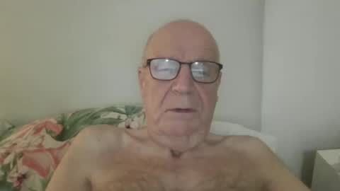 Snapshot of oggi95 chatting on December 5, 2025, 7:39 am oggi95 online show from December 5, 2025, 7:39 am