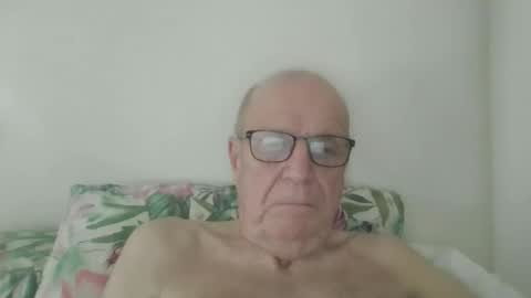 Snapshot of oggi95 chatting on February 8, 2026, 10:07 am oggi95 online show from February 8, 2026, 10:07 am