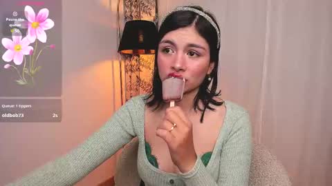  Holly  online show from October 8, 2025, 11:46 pm