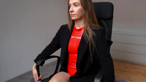 Snapshot of oh__lola chatting on February 5, 2026, 2:43 pm Lola online show from February 5, 2026, 2:43 pm