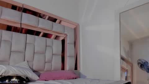 Holly  online show from March 19, 2026, 3:10 am