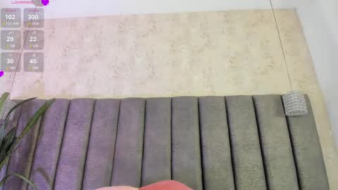 Holly online show from February 16, 2025, 7:49 pm