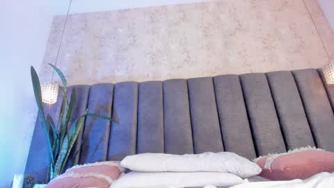 Holly online show from March 8, 2025, 1:50 am