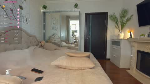 Julie online show from February 24, 2025, 7:11 am