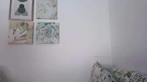 ohanna_ online show from April 22, 2026, 3:24 pm