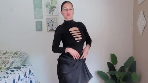 ohanna_ online show from April 24, 2026, 6:10 pm