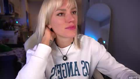 Kelly online show from November 4, 2025, 11:26 pm