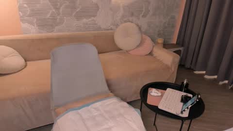 Snapshot of ohhh_yess chatting on February 23, 2025, 8:11 pm Maria online show from February 23, 2025, 8:11 pm