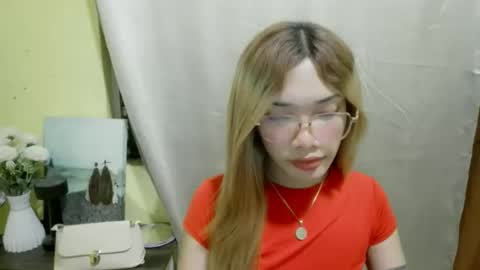 ohmyalessandraxcx online show from December 17, 2025, 5:41 pm