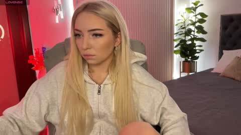 Emma online show from November 3, 2025, 1:19 am