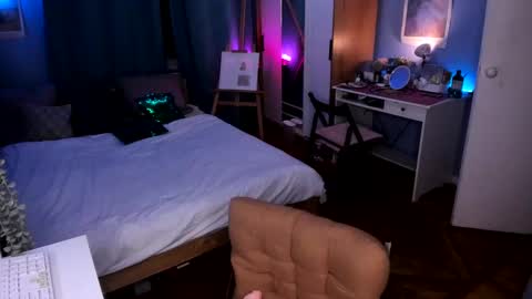 Snapshot of ohmymiami_ chatting on December 12, 2024, 12:48 am Light online show from December 12, 2024, 12:48 am