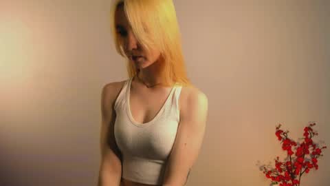 Emi and Ohpi online show from April 3, 2026, 12:36 pm