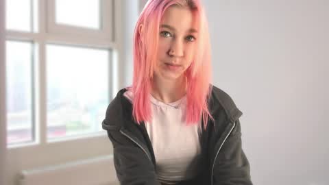 Emi and Ohpi online show from April 26, 2026, 8:45 am