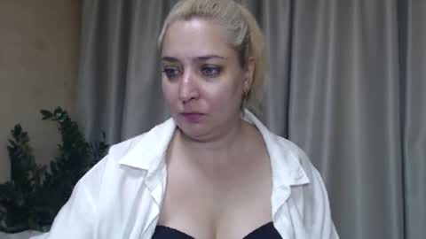 Iren online show from September 21, 2025, 5:42 am