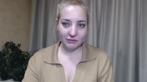 Snapshot of ohsweetmari chatting on January 18, 2026, 12:09 pm Mari online show from January 18, 2026, 12:09 pm