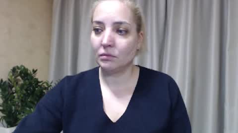 Snapshot of ohsweetmari chatting on January 19, 2026, 12:14 am Mari online show from January 19, 2026, 12:14 am