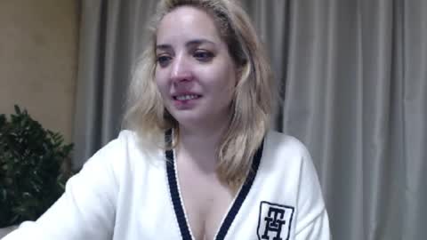 Snapshot of ohsweetmari chatting on February 8, 2026, 2:59 am Mari online show from February 8, 2026, 2:59 am