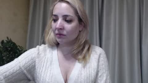 Snapshot of ohsweetmari chatting on February 8, 2026, 10:13 pm Mari online show from February 8, 2026, 10:13 pm