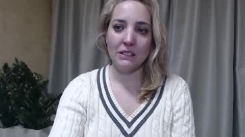 Snapshot of ohsweetmari chatting on February 11, 2026, 3:39 pm Mari online show from February 11, 2026, 3:39 pm