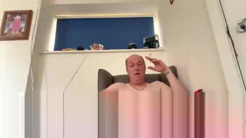 Snapshot of oiljames167 chatting on October 19, 2025, 8:37 am oiljames167 online show from October 19, 2025, 8:37 am