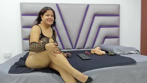 Snapshot of olaia_ chatting on September 22, 2025, 12:07 pm Olaia online show from September 22, 2025, 12:07 pm