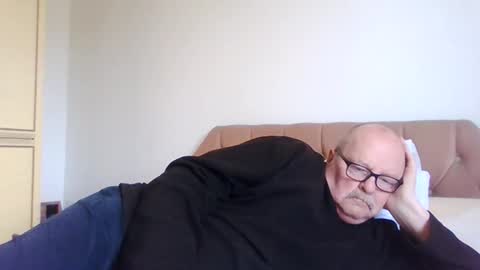 old_fkrr_ online show from April 14, 2026, 9:04 am