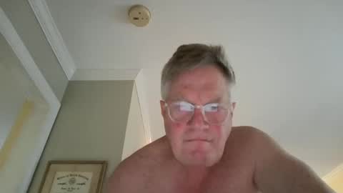 Snapshot of olderbutgooder chatting on November 12, 2025, 1:33 pm olderbutgooder online show from November 12, 2025, 1:33 pm