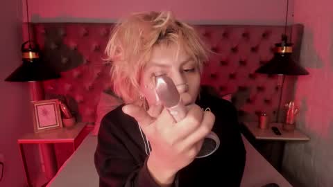 oliiverr22 online show from December 2, 2025, 3:07 pm