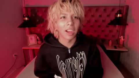 oliiverr22 online show from December 3, 2025, 11:41 am