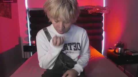 oliiverr22 online show from December 4, 2025, 12:14 pm