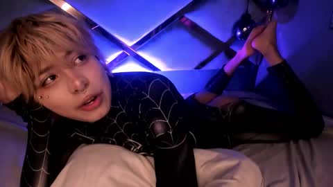 oliiverr22 online show from December 21, 2025, 1:57 am