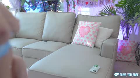 Snapshot of olive_you_ chatting on January 19, 2025, 6:00 pm Olive online show from January 19, 2025, 6:00 pm