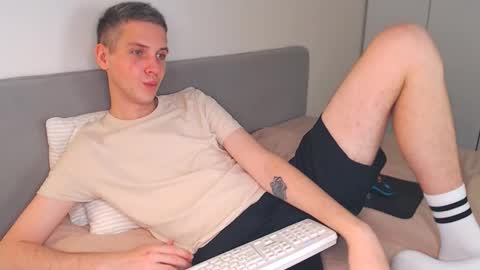 Oliver online show from November 30, 2025, 1:04 pm