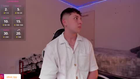 oliveeer online show from April 19, 2026, 7:16 pm