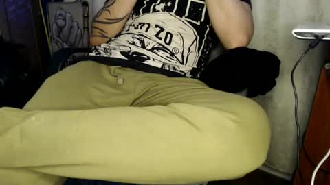 oliver_laid_2023 online show from November 16, 2025, 1:11 am