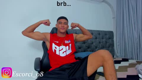 oliver_smith_2 online show from November 19, 2025, 11:27 pm