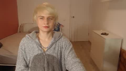 Snapshot of oliver_sweet_ chatting on January 19, 2026, 2:04 am Oliver online show from January 19, 2026, 2:04 am