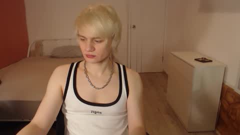 Snapshot of oliver_sweet_ chatting on February 1, 2026, 2:10 am Oliver online show from February 1, 2026, 2:10 am