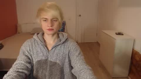 Snapshot of oliver_sweet_ chatting on February 4, 2026, 1:55 am Oliver online show from February 4, 2026, 1:55 am