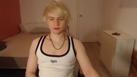 Snapshot of oliver_sweet_ chatting on February 8, 2026, 2:04 am Oliver online show from February 8, 2026, 2:04 am