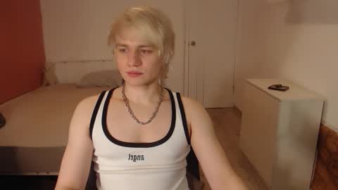 Snapshot of oliver_sweet_ chatting on February 10, 2026, 12:37 am Oliver online show from February 10, 2026, 12:37 am