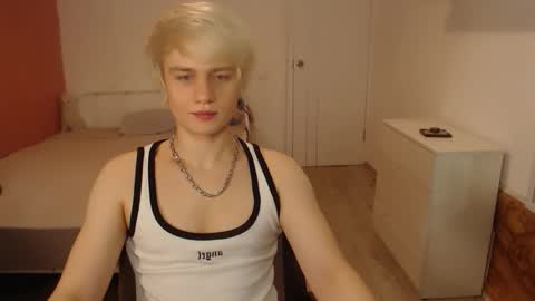 Snapshot of oliver_sweet_ chatting on February 14, 2026, 1:02 am Oliver online show from February 14, 2026, 1:02 am