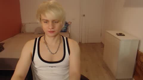 Snapshot of oliver_sweet_ chatting on February 16, 2026, 1:24 am Oliver online show from February 16, 2026, 1:24 am