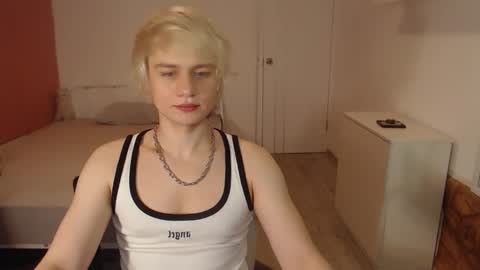 Snapshot of oliver_sweet_ chatting on February 18, 2026, 1:34 am Oliver online show from February 18, 2026, 1:34 am